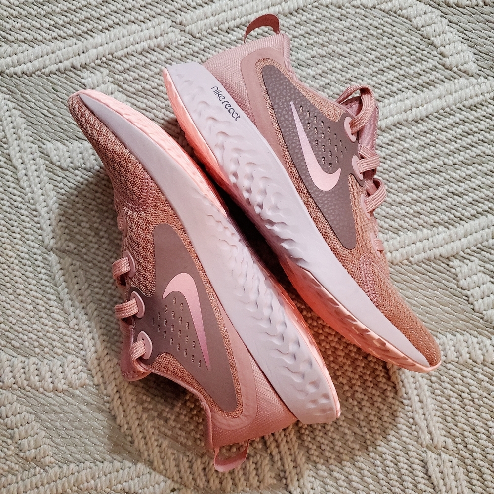 Nike Legend React